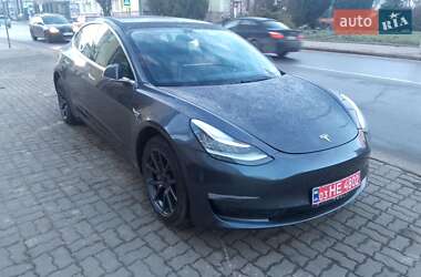 Tesla Model 3  2019