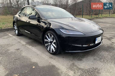 Tesla Model 3  2024