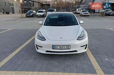 Tesla Model 3  2021