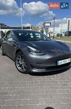 Tesla Model 3  2019
