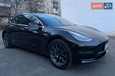 Tesla Model 3  2019