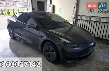 Tesla Model 3  2021