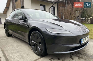 Tesla Model 3 2024