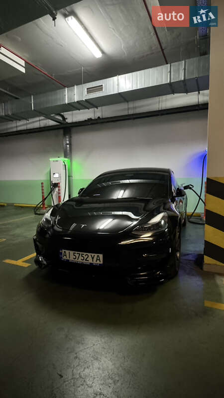 Седан Tesla Model 3 2022 в Киеве