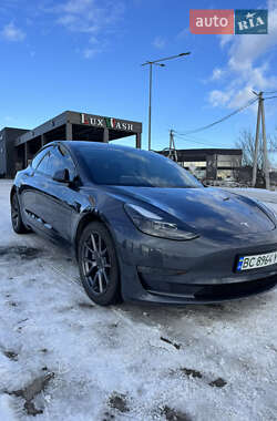 Tesla Model 3  2022