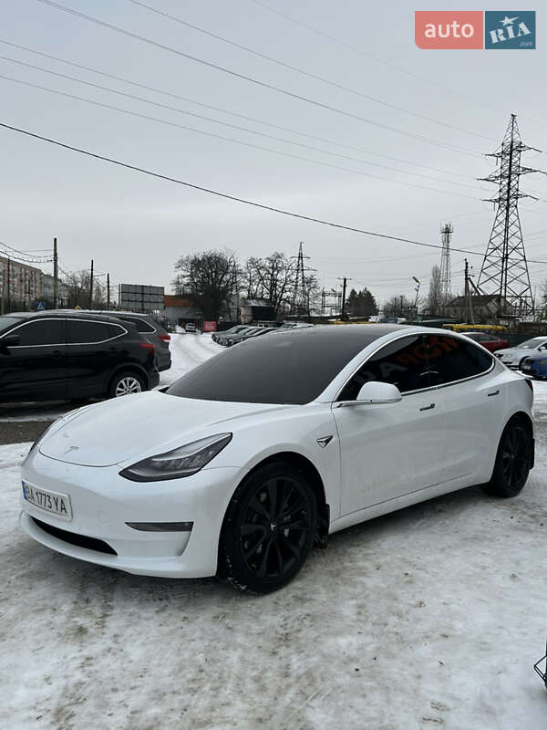 Tesla Model 3 2020