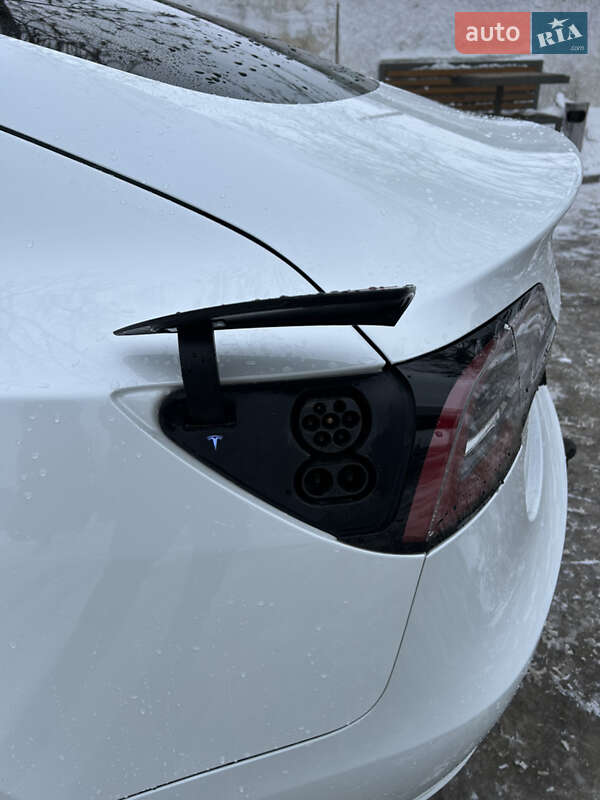 Седан Tesla Model 3 2019 в Здолбунове