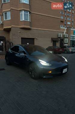 Tesla Model 3  2020