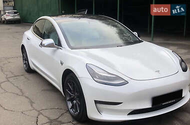 Tesla Model 3  2019