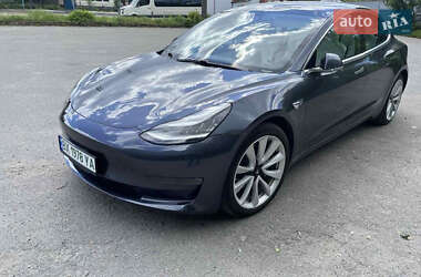 Tesla Model 3  2020
