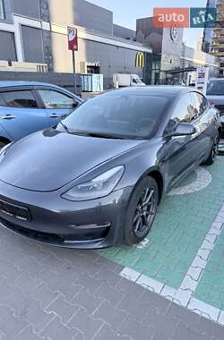 Tesla Model 3  2022
