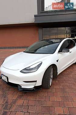 Tesla Model 3  2019