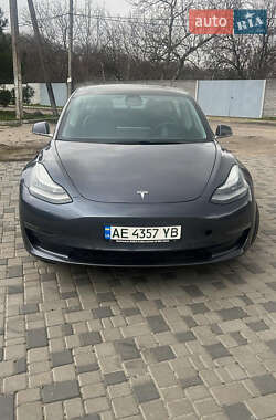 Tesla Model 3  2020