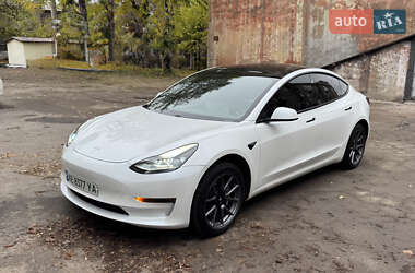 Tesla Model 3  2021