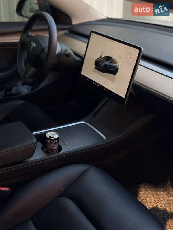 Седан Tesla Model 3 2022 в Ивано-Франковске