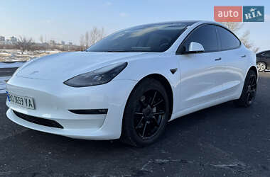 Tesla Model 3  2022