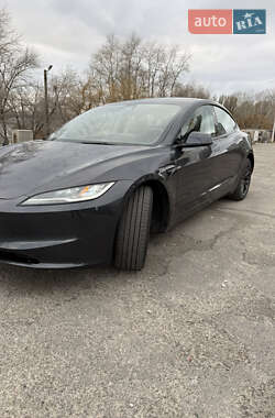 Tesla Model 3  2024