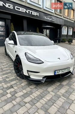 Tesla Model 3  2021