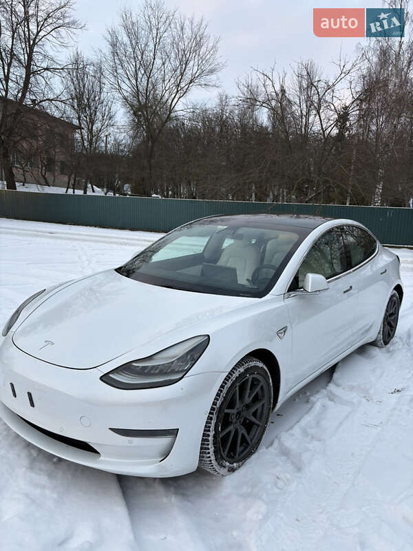 Седан Tesla Model 3 2019 в Києві