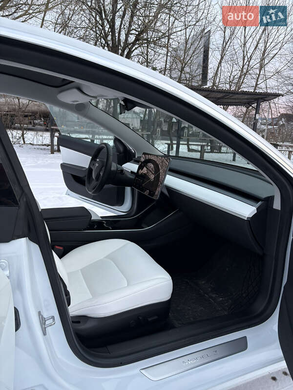 Седан Tesla Model 3 2019 в Києві