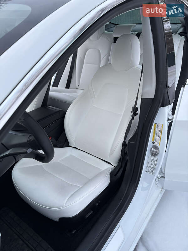 Седан Tesla Model 3 2019 в Києві