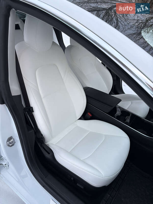 Седан Tesla Model 3 2019 в Києві
