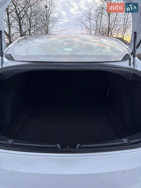 Седан Tesla Model 3 2019 в Києві