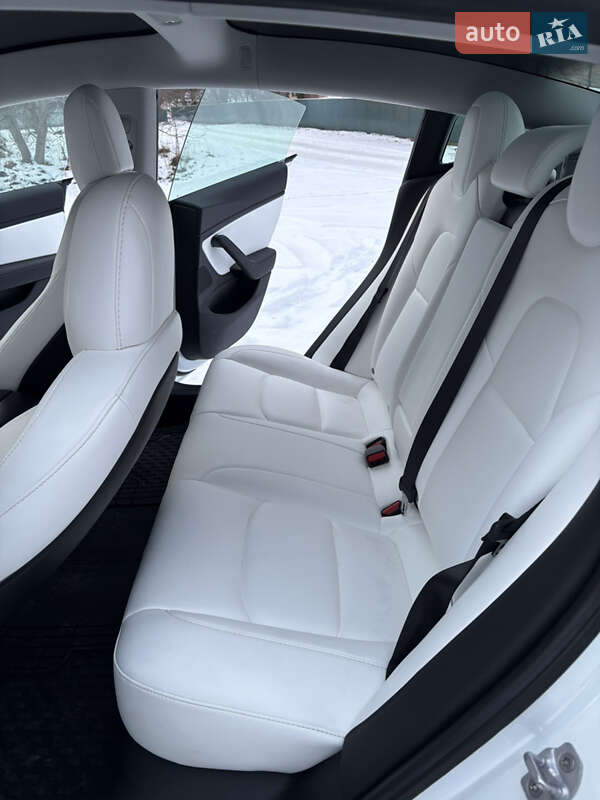 Седан Tesla Model 3 2019 в Києві