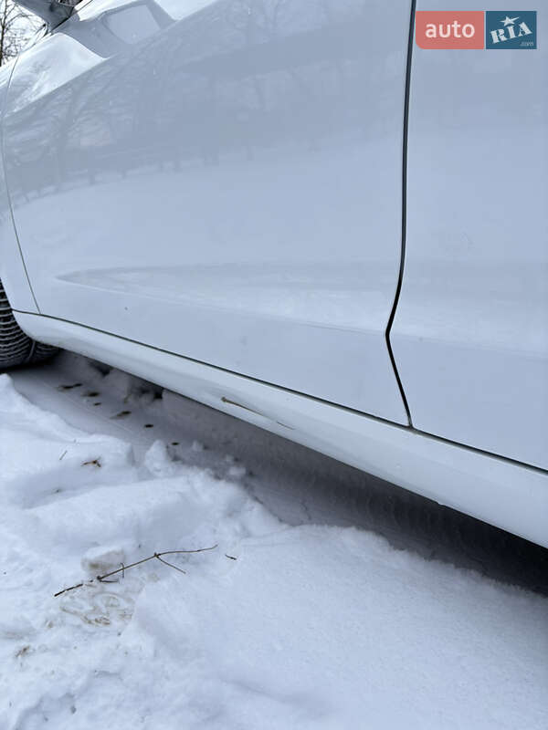 Седан Tesla Model 3 2019 в Києві