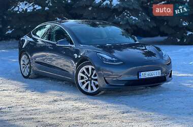 Tesla Model 3  2019