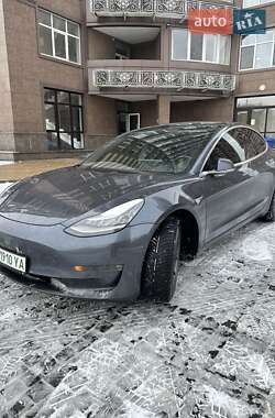 Tesla Model 3  2020