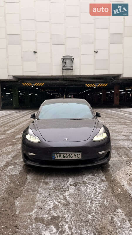 Седан Tesla Model 3 2022 в Киеве