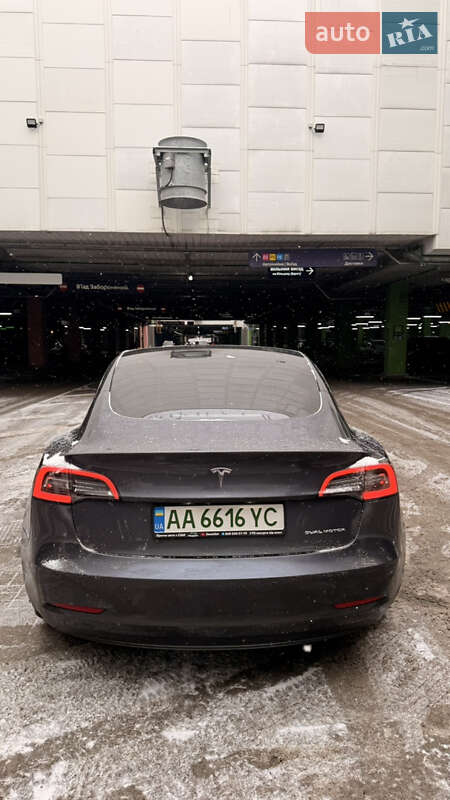 Седан Tesla Model 3 2022 в Киеве