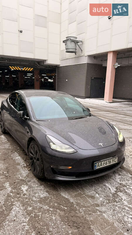 Седан Tesla Model 3 2022 в Киеве