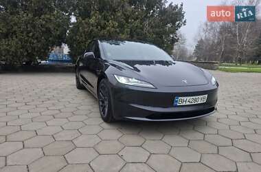 Tesla Model 3  2024