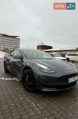 Tesla Model 3  2022