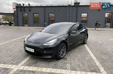 Седан Tesla Model 3 2020 в Кривому Розі