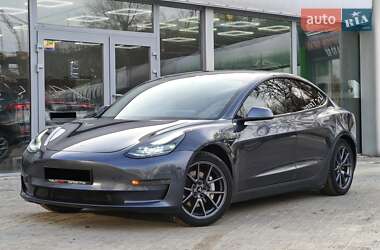 Tesla Model 3  2021