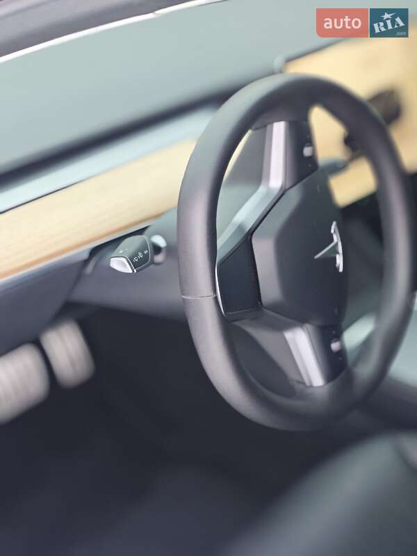 Седан Tesla Model 3 2023 в Фастове