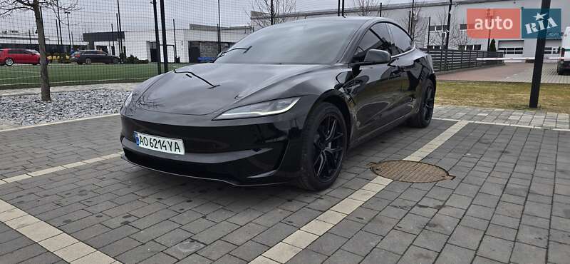 Седан Tesla Model 3 2025 в Мукачево