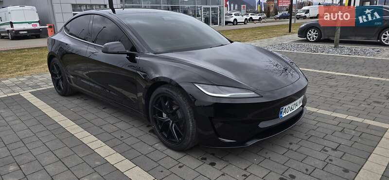 Седан Tesla Model 3 2025 в Мукачево