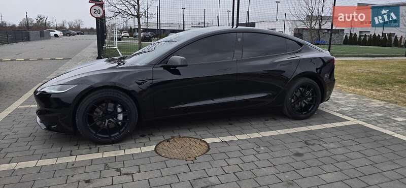 Седан Tesla Model 3 2025 в Мукачево