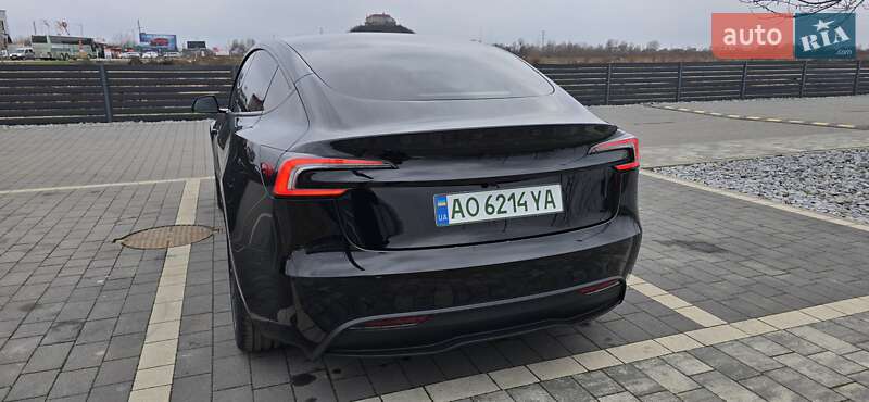 Седан Tesla Model 3 2025 в Мукачево