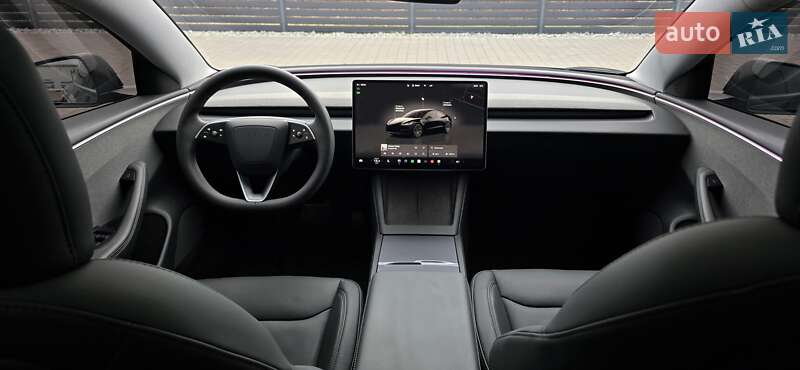 Седан Tesla Model 3 2025 в Мукачево