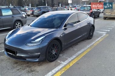 Tesla Model 3  2019