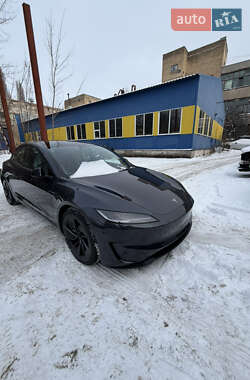 Tesla Model 3  2024