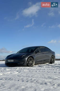 Tesla Model 3  2022