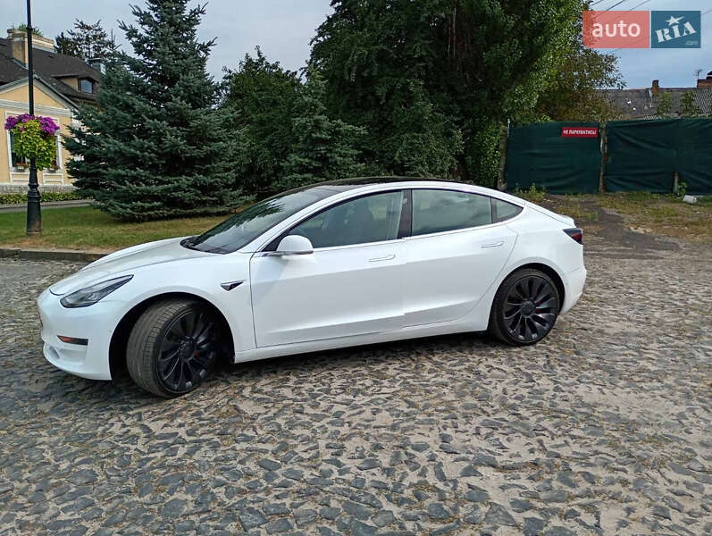 Tesla Model 3 2020