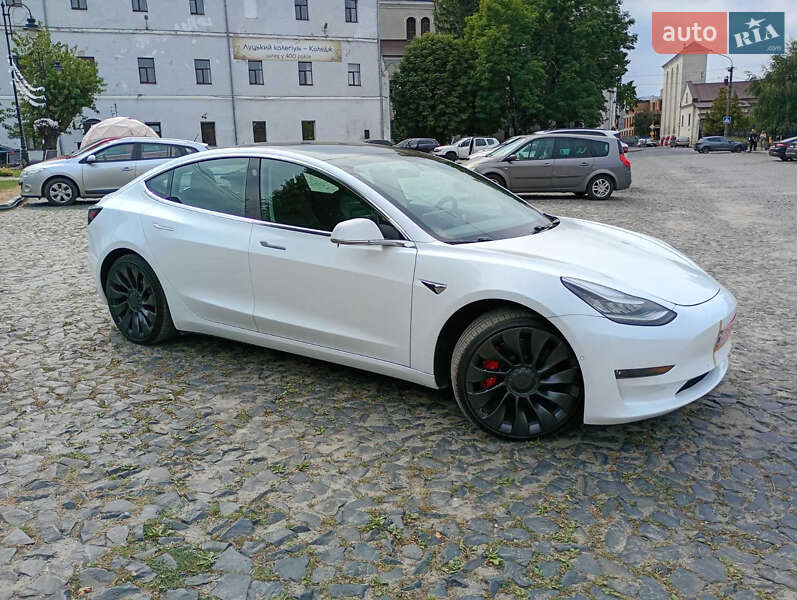 Седан Tesla Model 3 2020 в Виннице