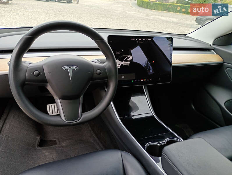 Седан Tesla Model 3 2020 в Виннице